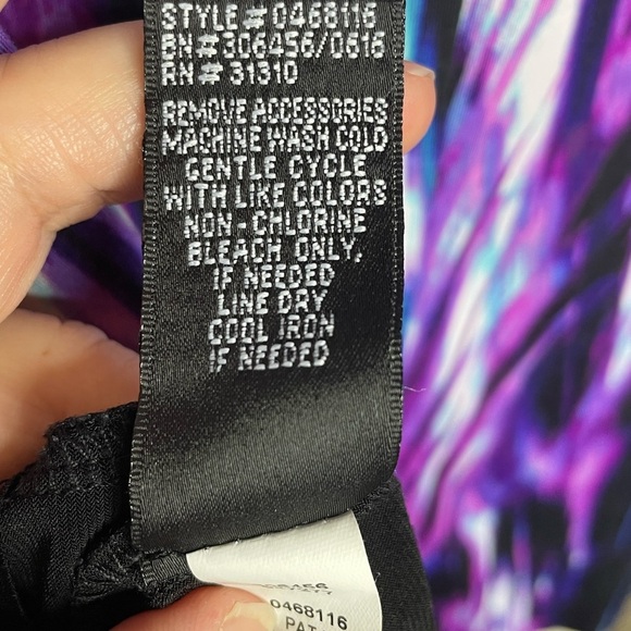 Abstract Geometric Design Blouse - Picture 3 of 7